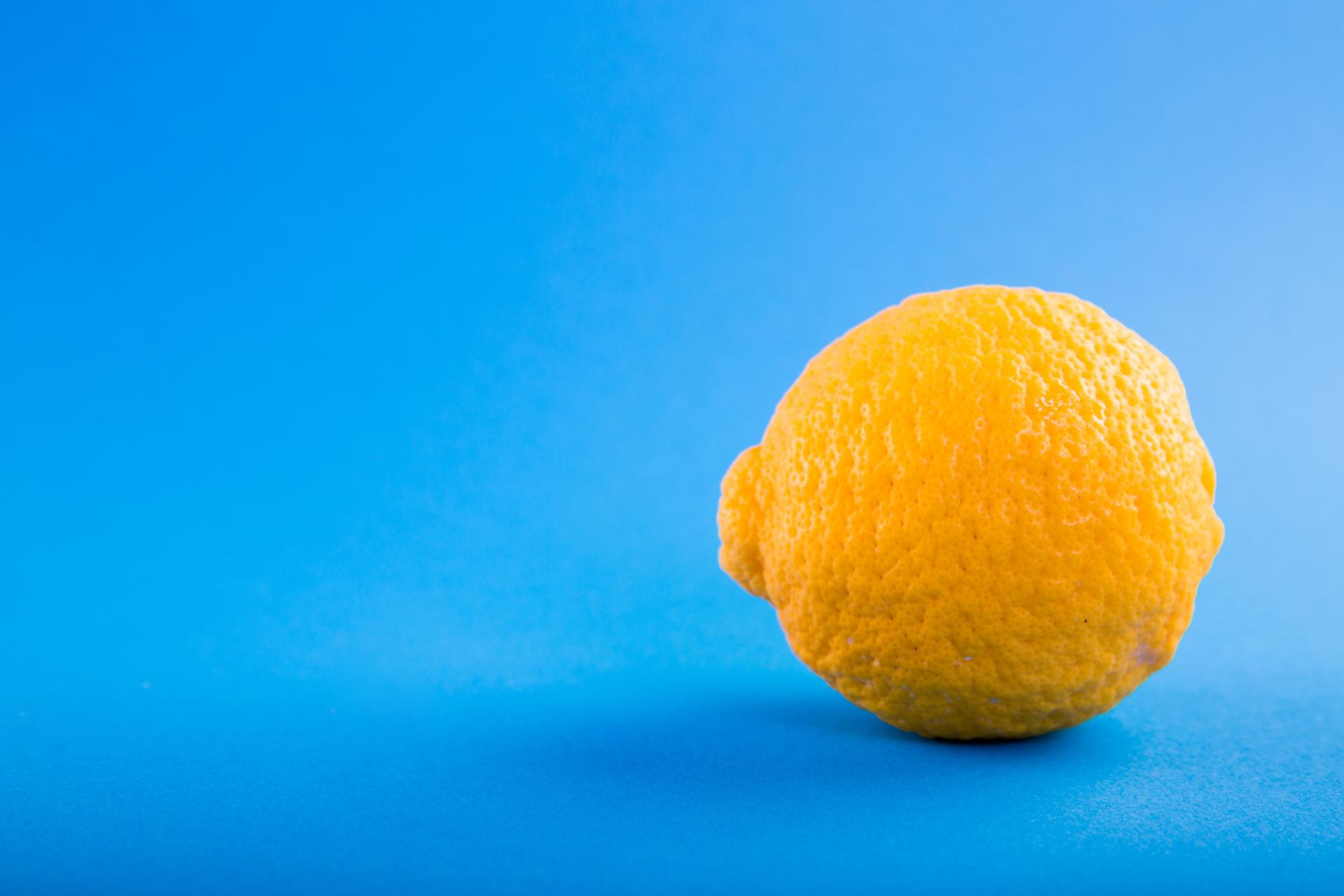 Limone su azzurro foto di Toni Cuenca